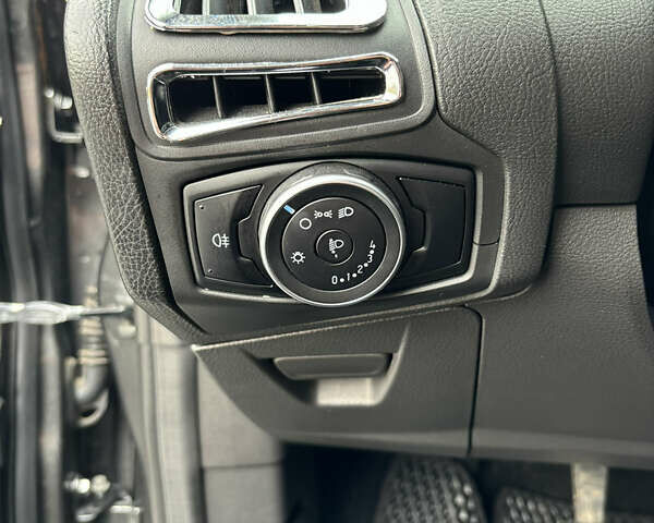 Серый Форд Фокус, объемом двигателя 1.5 л и пробегом 253 тыс. км за 9750 $, фото 13 на Automoto.ua