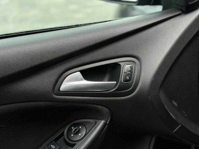 Серый Форд Фокус, объемом двигателя 2 л и пробегом 264 тыс. км за 8500 $, фото 11 на Automoto.ua