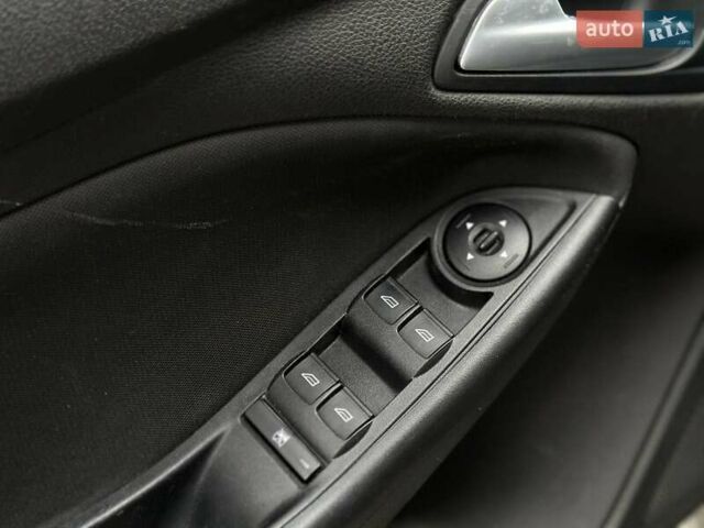 Серый Форд Фокус, объемом двигателя 2 л и пробегом 264 тыс. км за 7500 $, фото 17 на Automoto.ua