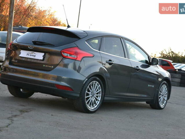 Форд Фокус 2016 в Луцке на Automoto.ua Серый Форд Фокус, объемом двигателя 0 л и пробегом 100 тыс. км за 6999 $, фото 7 на Automoto.ua