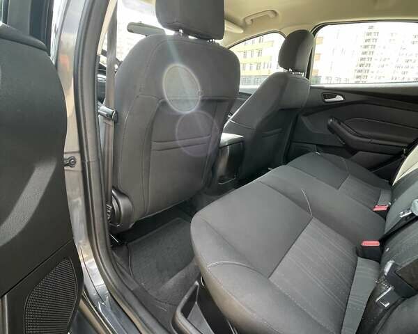 Сірий Форд Фокус, об'ємом двигуна 1 л та пробігом 95 тис. км за 9600 $, фото 26 на Automoto.ua