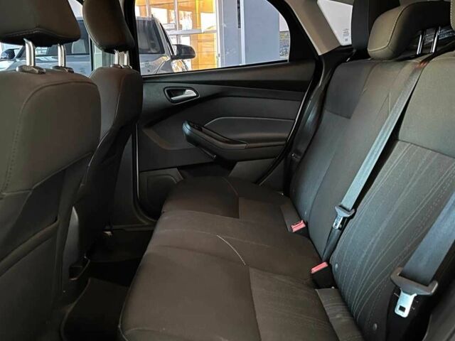 Сірий Форд Фокус, об'ємом двигуна 2 л та пробігом 159 тис. км за 8000 $, фото 19 на Automoto.ua