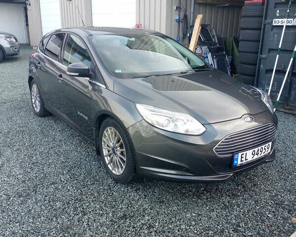 Форд Фокус 2016 в Луцке на Automoto.ua Серый Форд Фокус, объемом двигателя 0 л и пробегом 100 тыс. км за 6999 $, фото 30 на Automoto.ua