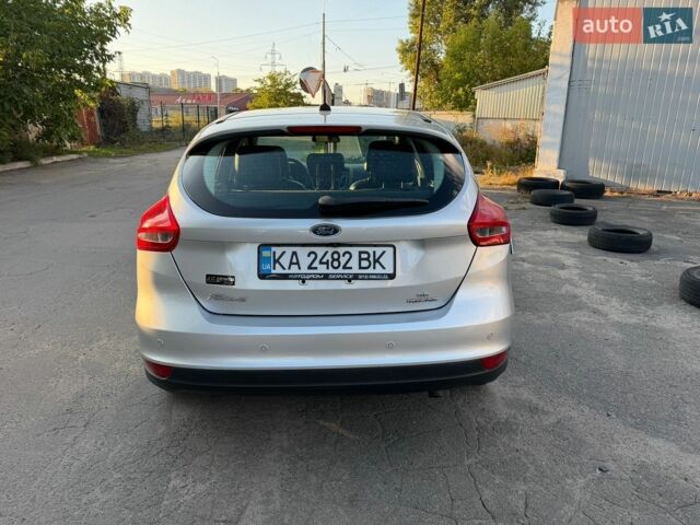 Сірий Форд Фокус, об'ємом двигуна 2 л та пробігом 135 тис. км за 8900 $, фото 2 на Automoto.ua