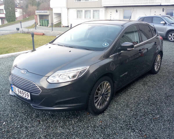 Форд Фокус 2016 в Луцке на Automoto.ua Серый Форд Фокус, объемом двигателя 0 л и пробегом 100 тыс. км за 6999 $, фото 33 на Automoto.ua