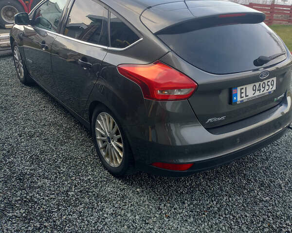 Форд Фокус 2016 в Луцке на Automoto.ua Серый Форд Фокус, объемом двигателя 0 л и пробегом 100 тыс. км за 6999 $, фото 32 на Automoto.ua