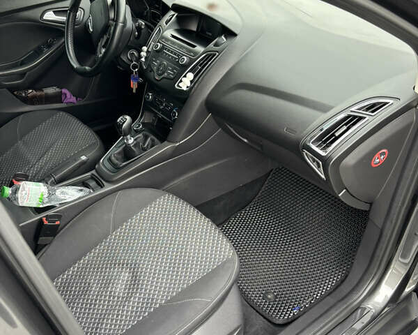 Серый Форд Фокус, объемом двигателя 1.5 л и пробегом 253 тыс. км за 9750 $, фото 8 на Automoto.ua