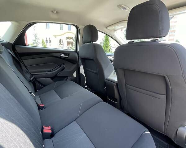 Сірий Форд Фокус, об'ємом двигуна 1 л та пробігом 95 тис. км за 9600 $, фото 23 на Automoto.ua