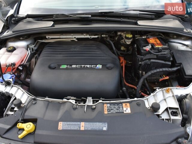 Сірий Форд Фокус, об'ємом двигуна 0 л та пробігом 71 тис. км за 9800 $, фото 9 на Automoto.ua