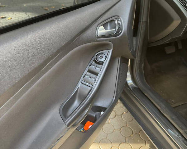 Форд Фокус 2016 в Одессе на Automoto.ua Серый Форд Фокус, объемом двигателя 2 л и пробегом 110 тыс. км за 9500 $, фото 6 на Automoto.ua