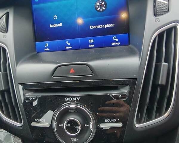 Серый Форд Фокус, объемом двигателя 2 л и пробегом 180 тыс. км за 5750 $, фото 2 на Automoto.ua