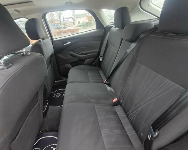 Серый Форд Фокус, объемом двигателя 1.9 л и пробегом 188 тыс. км за 8100 $, фото 3 на Automoto.ua