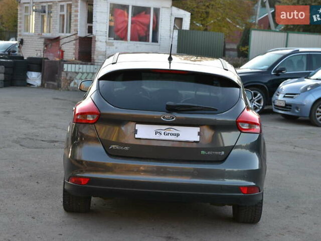 Форд Фокус 2016 в Луцке на Automoto.ua Серый Форд Фокус, объемом двигателя 0 л и пробегом 100 тыс. км за 6999 $, фото 8 на Automoto.ua