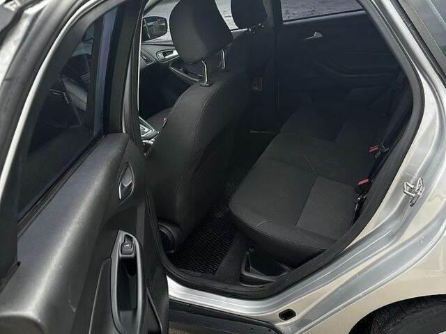 Сірий Форд Фокус, об'ємом двигуна 2 л та пробігом 179 тис. км за 8423 $, фото 6 на Automoto.ua