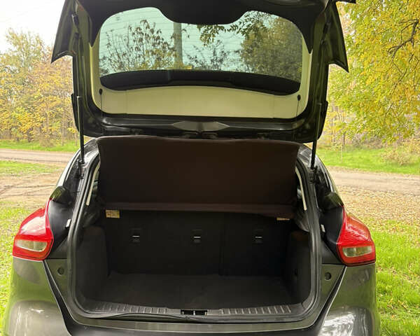 Серый Форд Фокус, объемом двигателя 2 л и пробегом 196 тыс. км за 8300 $, фото 10 на Automoto.ua