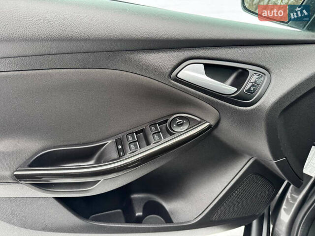 Серый Форд Фокус, объемом двигателя 2 л и пробегом 98 тыс. км за 8250 $, фото 63 на Automoto.ua