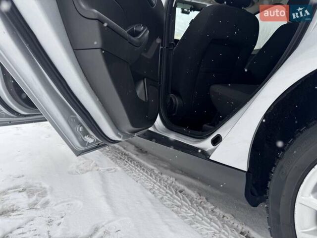 Сірий Форд Фокус, об'ємом двигуна 2 л та пробігом 95 тис. км за 8500 $, фото 21 на Automoto.ua