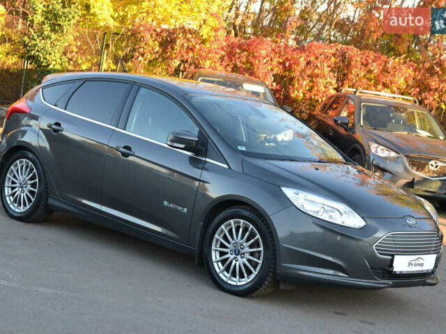 Форд Фокус 2016 в Луцке на Automoto.ua Серый Форд Фокус, объемом двигателя 0 л и пробегом 100 тыс. км за 6999 $, фото 3 на Automoto.ua