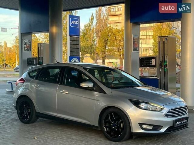 Сірий Форд Фокус, об'ємом двигуна 2 л та пробігом 82 тис. км за 9999 $, фото 2 на Automoto.ua