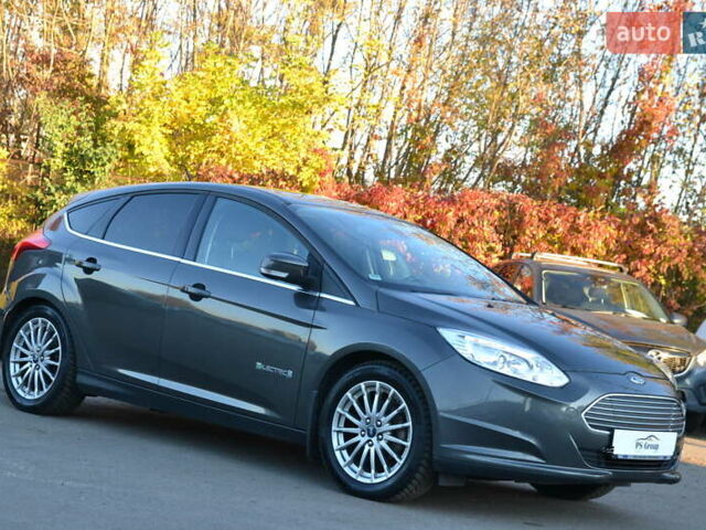 Форд Фокус 2016 в Луцке на Automoto.ua Серый Форд Фокус, объемом двигателя 0 л и пробегом 100 тыс. км за 6999 $, фото 4 на Automoto.ua