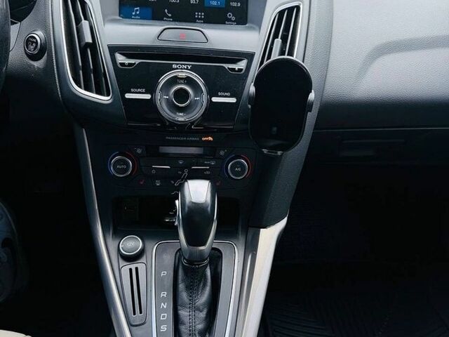 Сірий Форд Фокус, об'ємом двигуна 2 л та пробігом 170 тис. км за 8400 $, фото 16 на Automoto.ua
