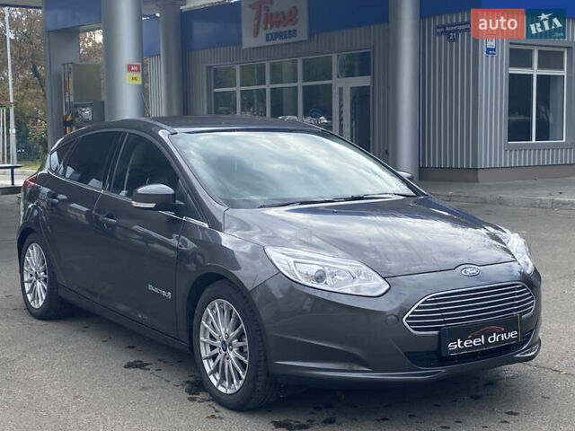 Серый Форд Фокус, объемом двигателя 0 л и пробегом 85 тыс. км за 8899 $, фото 4 на Automoto.ua