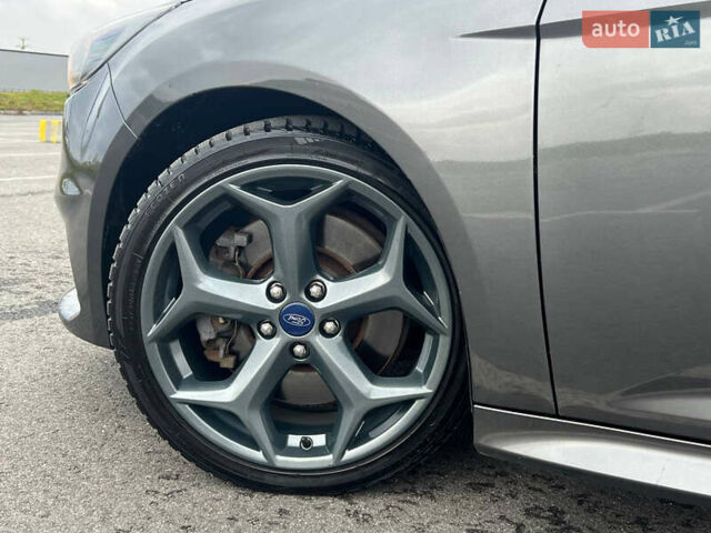 Серый Форд Фокус, объемом двигателя 2 л и пробегом 257 тыс. км за 12800 $, фото 12 на Automoto.ua