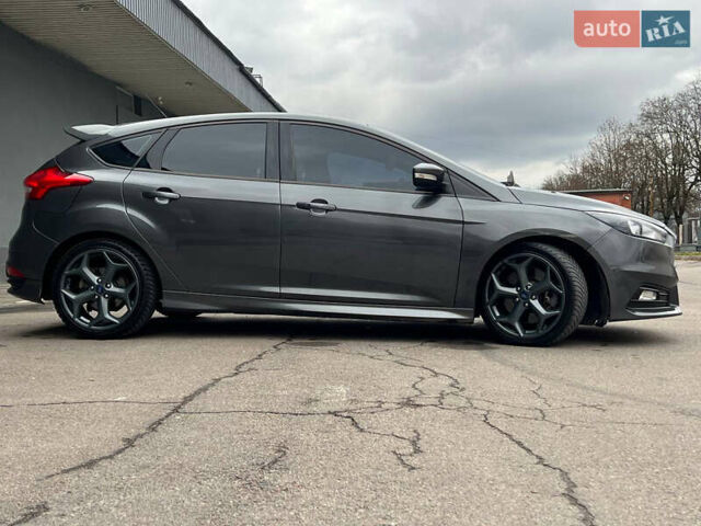 Серый Форд Фокус, объемом двигателя 2 л и пробегом 257 тыс. км за 12800 $, фото 5 на Automoto.ua