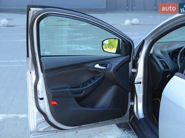 Сірий Форд Фокус, об'ємом двигуна 2 л та пробігом 118 тис. км за 7850 $, фото 29 на Automoto.ua