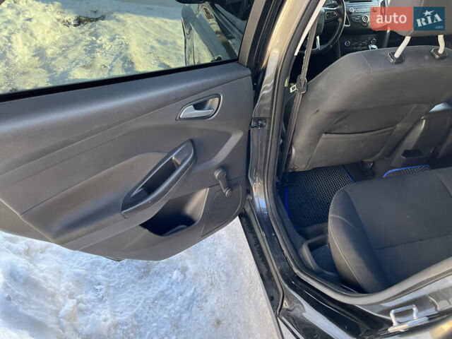 Серый Форд Фокус, объемом двигателя 1.5 л и пробегом 233 тыс. км за 9000 $, фото 11 на Automoto.ua