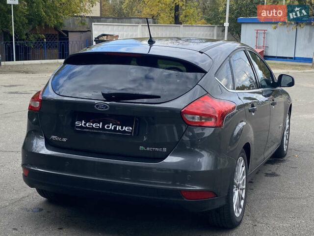 Серый Форд Фокус, объемом двигателя 0 л и пробегом 85 тыс. км за 8899 $, фото 6 на Automoto.ua