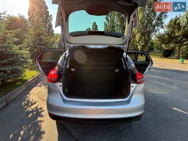 Сірий Форд Фокус, об'ємом двигуна 2 л та пробігом 202 тис. км за 8900 $, фото 30 на Automoto.ua