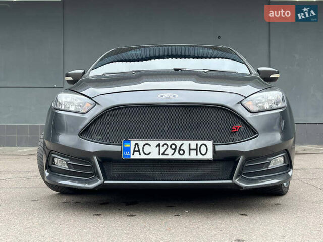 Серый Форд Фокус, объемом двигателя 2 л и пробегом 257 тыс. км за 12800 $, фото 2 на Automoto.ua