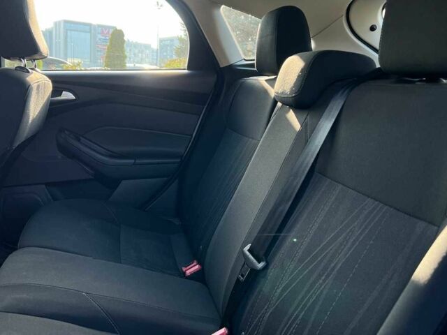 Сірий Форд Фокус, об'ємом двигуна 2 л та пробігом 175 тис. км за 8900 $, фото 22 на Automoto.ua