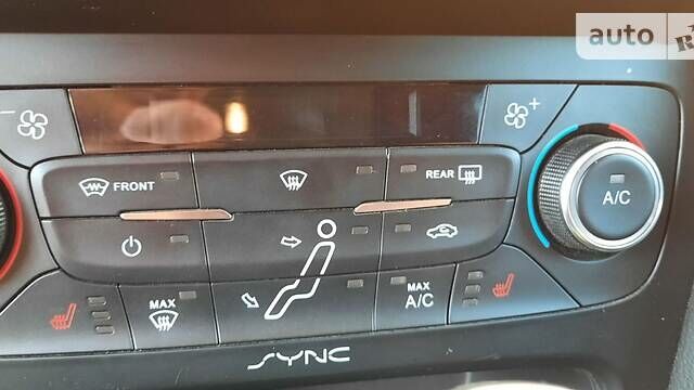 Серый Форд Фокус, объемом двигателя 1.5 л и пробегом 90 тыс. км за 12500 $, фото 1 на Automoto.ua