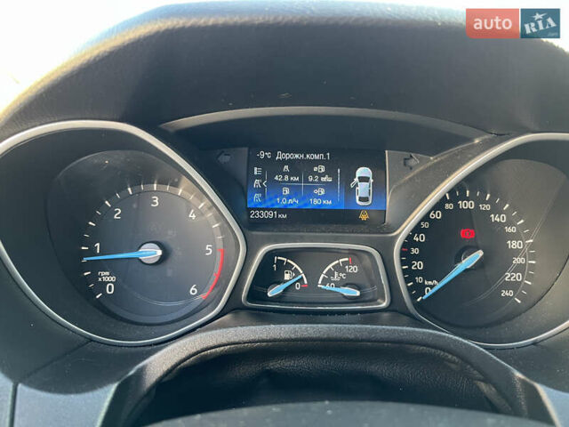 Серый Форд Фокус, объемом двигателя 1.5 л и пробегом 233 тыс. км за 9000 $, фото 16 на Automoto.ua
