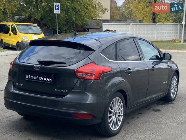 Серый Форд Фокус, объемом двигателя 0 л и пробегом 85 тыс. км за 8899 $, фото 7 на Automoto.ua