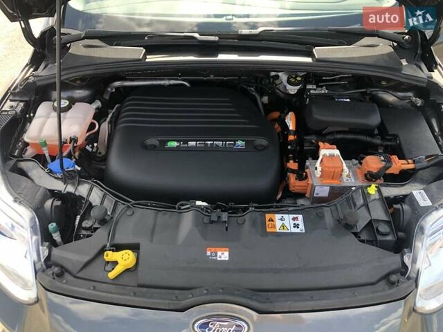 Серый Форд Фокус, объемом двигателя 0 л и пробегом 57 тыс. км за 10700 $, фото 37 на Automoto.ua