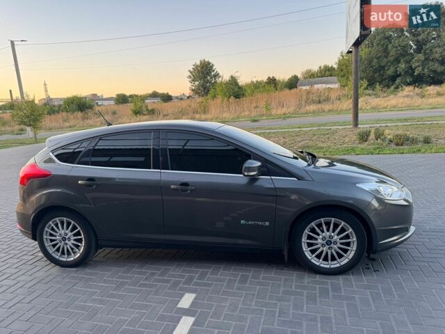 Сірий Форд Фокус, об'ємом двигуна 0 л та пробігом 151 тис. км за 9450 $, фото 4 на Automoto.ua