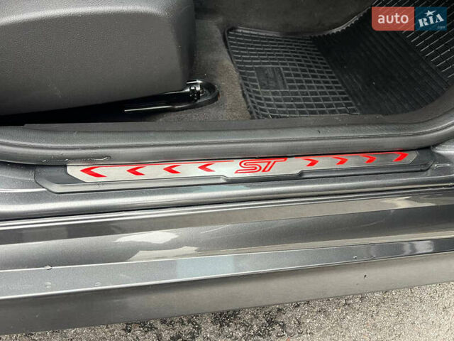 Серый Форд Фокус, объемом двигателя 2 л и пробегом 257 тыс. км за 12800 $, фото 41 на Automoto.ua