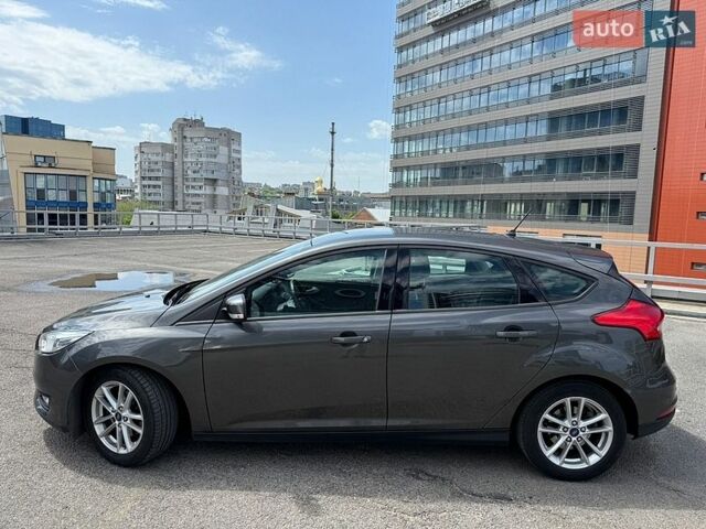 Сірий Форд Фокус, об'ємом двигуна 1 л та пробігом 69 тис. км за 9500 $, фото 2 на Automoto.ua