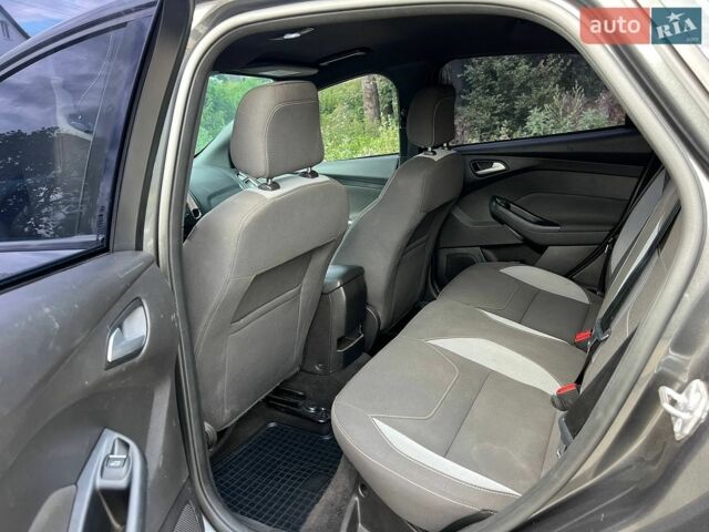 Сірий Форд Фокус, об'ємом двигуна 2 л та пробігом 271 тис. км за 8800 $, фото 6 на Automoto.ua