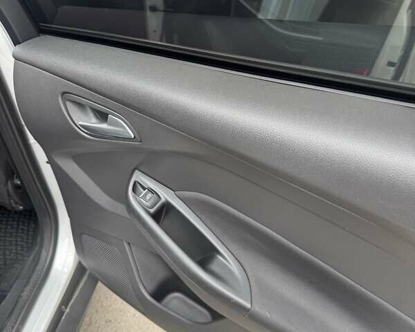 Сірий Форд Фокус, об'ємом двигуна 1.6 л та пробігом 98 тис. км за 8850 $, фото 43 на Automoto.ua