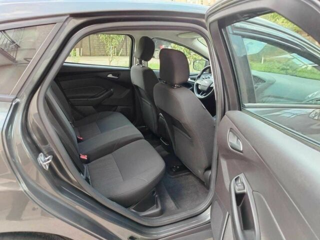 Сірий Форд Фокус, об'ємом двигуна 2 л та пробігом 116 тис. км за 8000 $, фото 4 на Automoto.ua