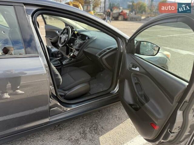 Серый Форд Фокус, объемом двигателя 2 л и пробегом 188 тыс. км за 8200 $, фото 8 на Automoto.ua