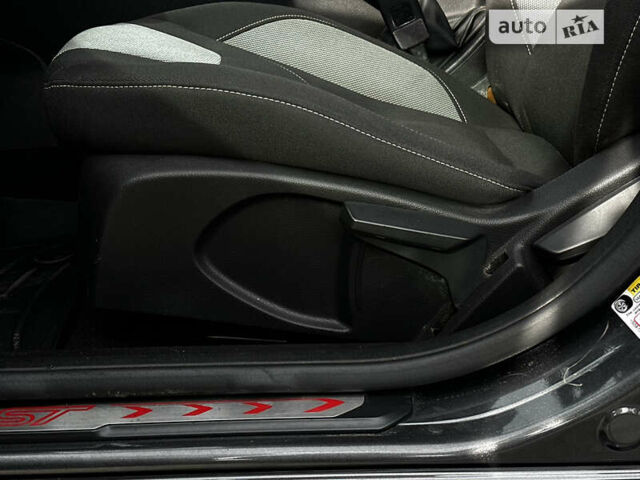 Серый Форд Фокус, объемом двигателя 2 л и пробегом 123 тыс. км за 10499 $, фото 60 на Automoto.ua