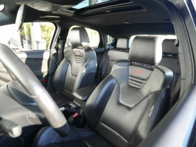 Серый Форд Фокус, объемом двигателя 2 л и пробегом 38 тыс. км за 2400 $, фото 8 на Automoto.ua