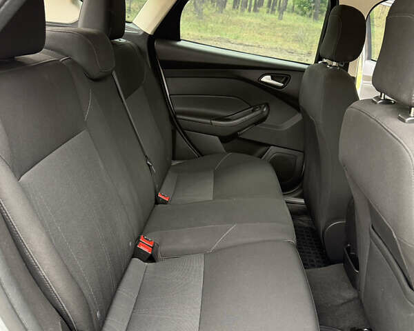 Сірий Форд Фокус, об'ємом двигуна 2 л та пробігом 121 тис. км за 8800 $, фото 12 на Automoto.ua