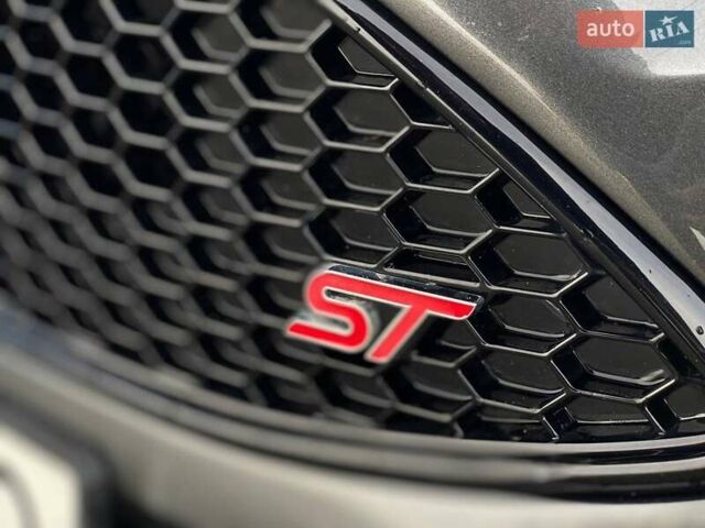 Сірий Форд Фокус, об'ємом двигуна 2 л та пробігом 142 тис. км за 9900 $, фото 6 на Automoto.ua