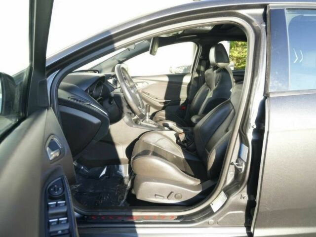 Серый Форд Фокус, объемом двигателя 2 л и пробегом 38 тыс. км за 2400 $, фото 7 на Automoto.ua